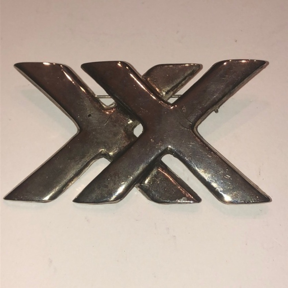 Vintage Silver Tone Double X Criss Cross Brooch Shoulder Pin